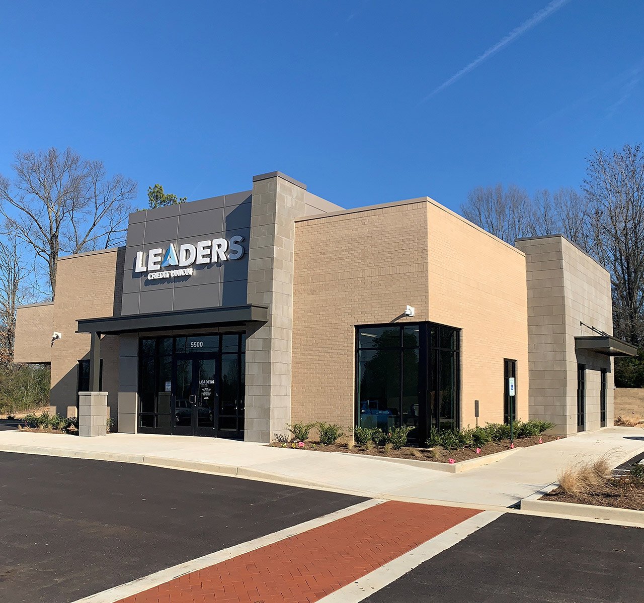 Leaders Arlington Branch Exterior
